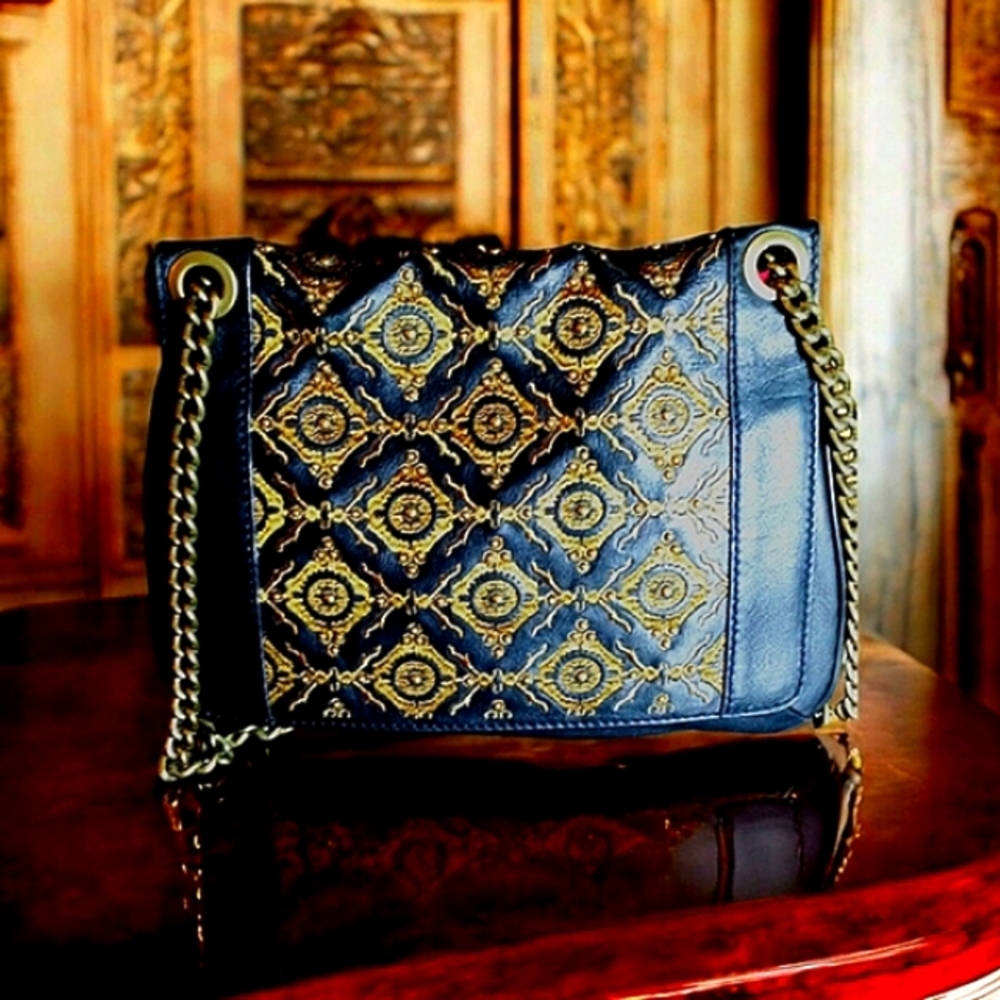 🔥 Reduced!Isabella Fiore Embroidered Leather Chain Strap Bag